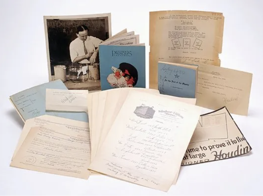 HOUDINI. Important anti-spiritualism archive